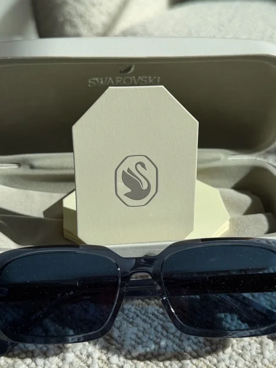 Stunning Swarovski Smoke-Blue Rectangular Sunglasses with baguette crystals ๐๐๐ - Picture 6 of 16